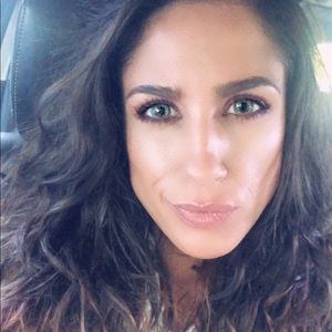 Meet your Posher, Loni